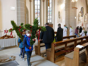 Palmsontag in St. Crescentius - Beginn der Heiligen Woche (Foto: Karl-Franz Thiede)